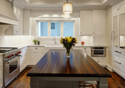 Bright & Crisp Transitional Kitchen – Hinsdale