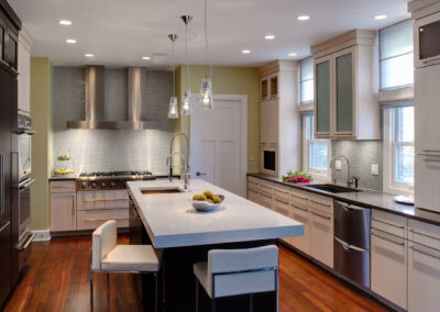 Clean Lines and Light in a Contemporary Kitchen