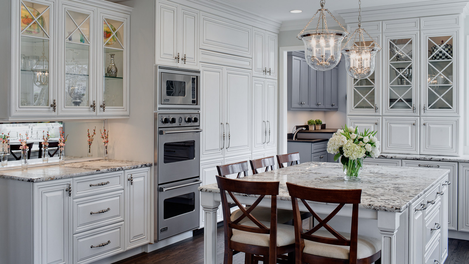 Well-Dressed Traditional Glen Ellyn Kitchen | Drury Design