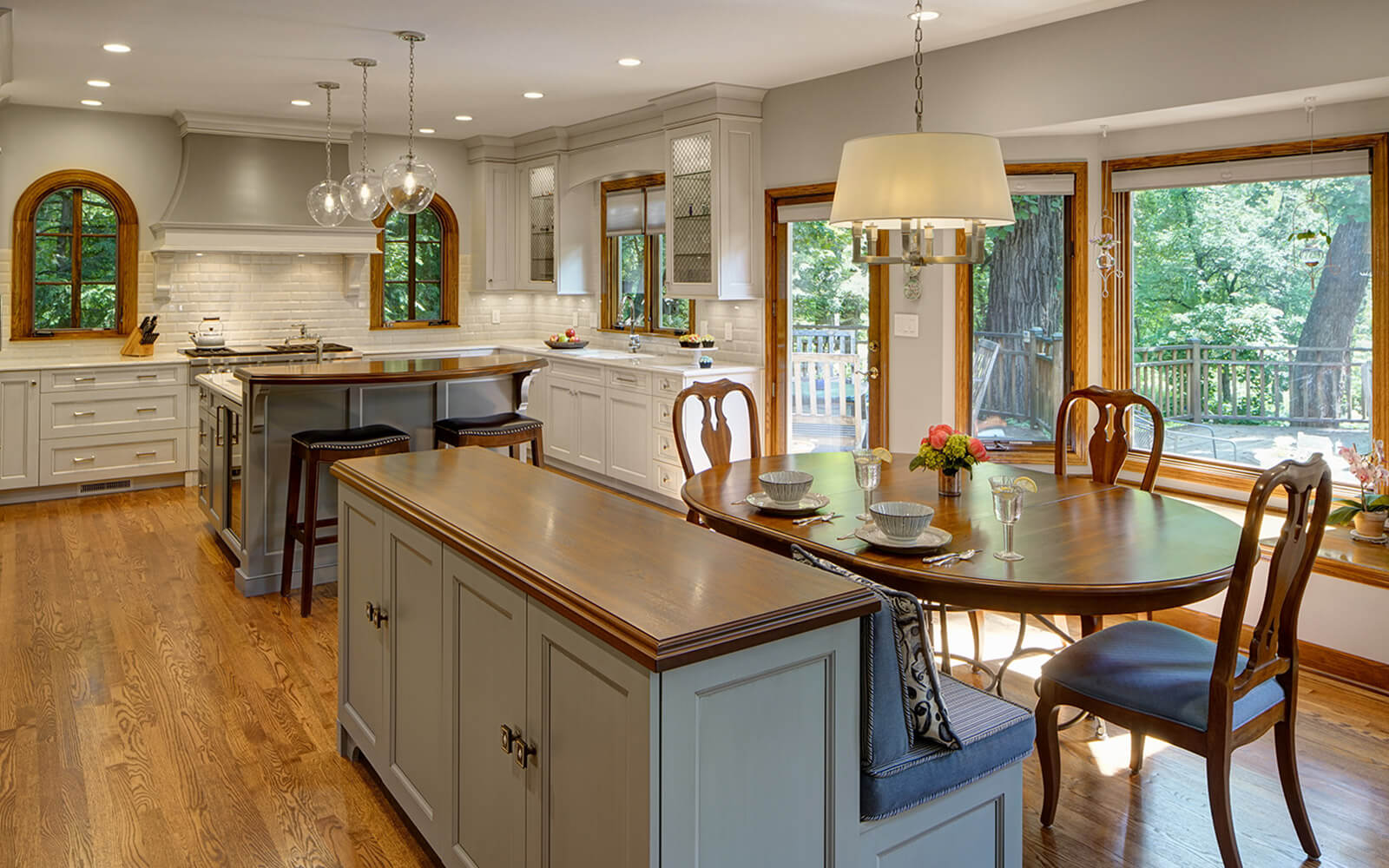 A traditional naperville kitchen featuring an open floor plan layout