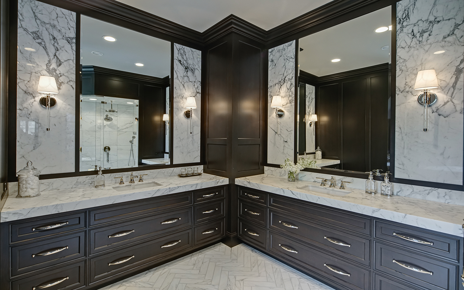 Luxurious Master Bathrooms