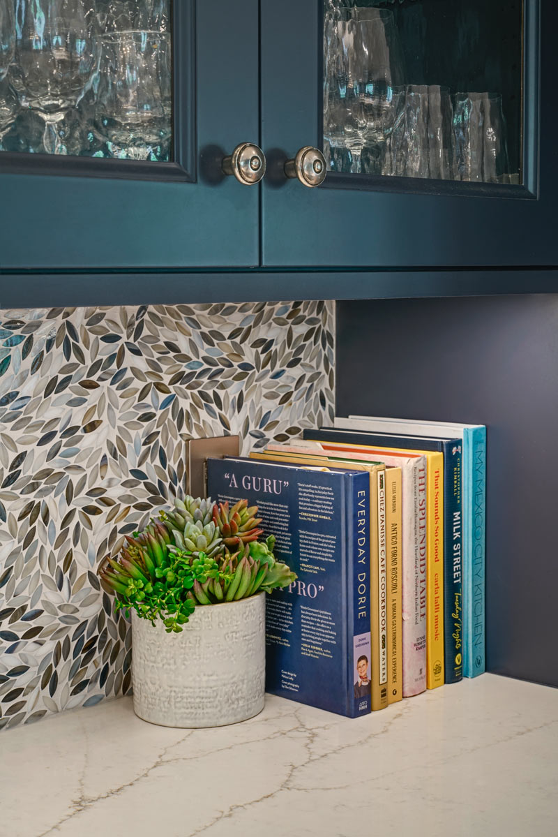 Dramatic_Chefs_Kitchen_Island_tile_backsplash