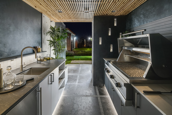 Stylish Outdoor Kitchen – Glen Ellyn, IL