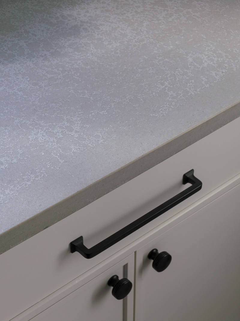 Fresh-Bright-Laundry-Room-Cabinet-Hardware_Chicago