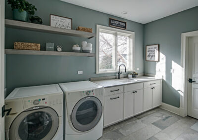 Fresh, Bright Laundry Room – Glen Ellyn, IL