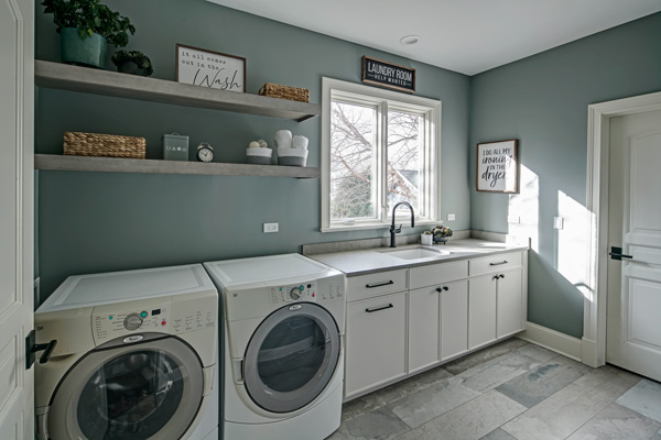 Fresh, Bright Laundry Room – Glen Ellyn, IL
