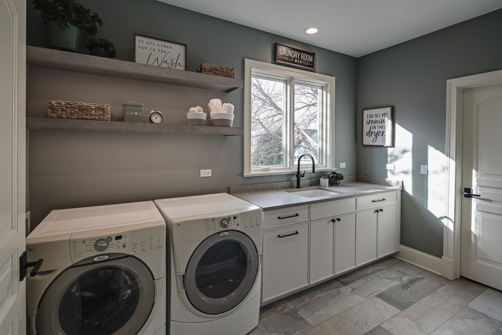 Fresh-Bright-Laundry-Room_Under-shelf-lights_Chicago-IL