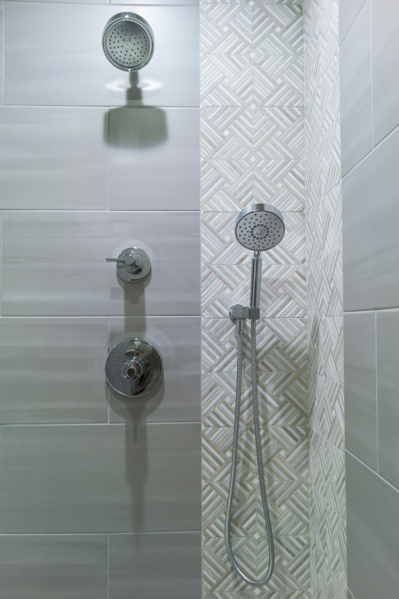 refined_simple_primary_bath_refresh_mosaic_tile_drurydesign_copyright_2025
