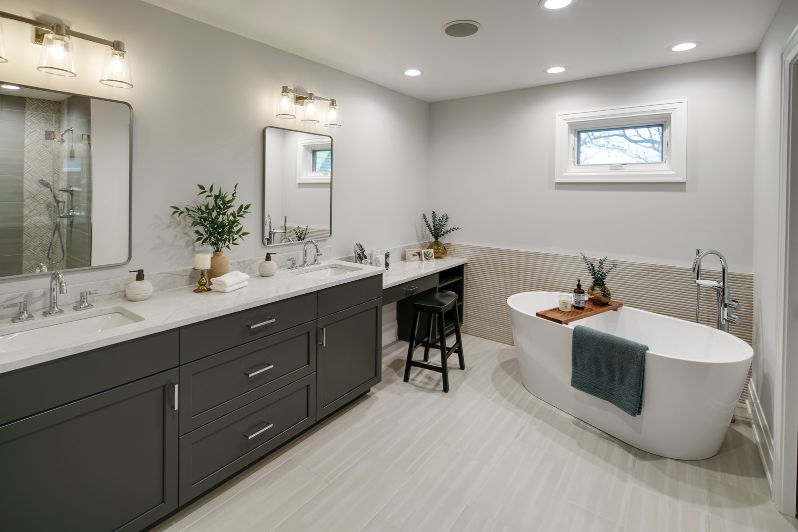 refined_simple_primary_bath_refresh_tub_tile_drurydesign_copyright_2025