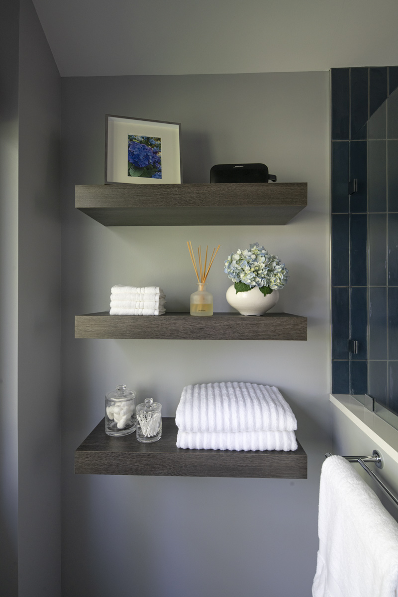 Chicago_Bold+Balanced-Primary-Bathroom-Remodel_open-shelves_Drury-Design_Copyright-2025