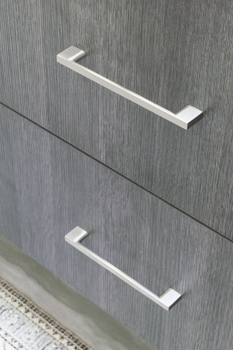 Chicago_Bold+Balanced-Primary-Bathroom-Remodel_vanity-pulls_Drury-Design_Copyright-2025