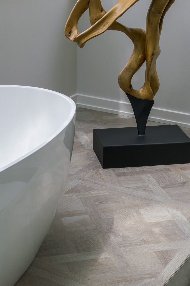Modern_Architectural_Rebirth_Drury-Design-Copyright_Chicago_White-contemporary-freestanding-tub-statue-detail