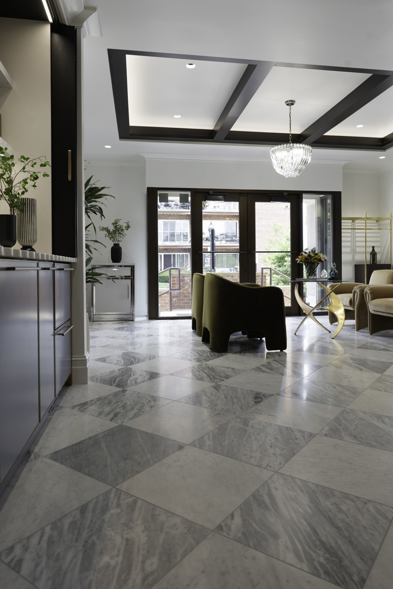 Drury-Design_Chicago_Lobby_Guest-Chairs_Coffee-Bar_Tray-Ceiling_Copyright-2025