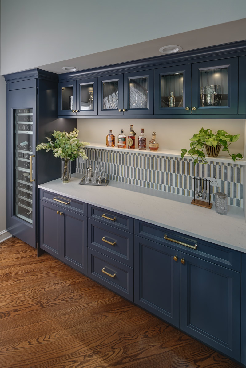 Modern-Warm-Kitchen-Remodel_Bar-Wine-Fridgel_Drury-Design-Chicago_Copyright-2025