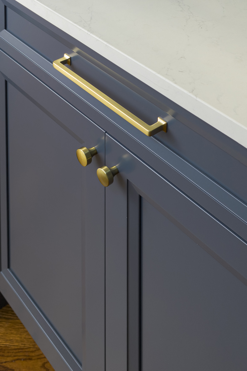 Modern-Warm-Kitchen-Remodel_Bar_Cabinetry_Drury-Design-Chicago_Copyright-2025