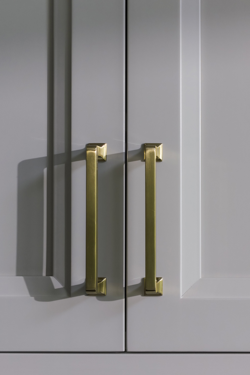 Modern-Warm-Kitchen-Remodel_Cabinet-Pulls_Drury-Design-Chicago_Copyright-2025