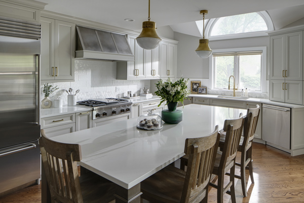 Modern Warm Kitchen Transformation – Glen Ellyn, IL