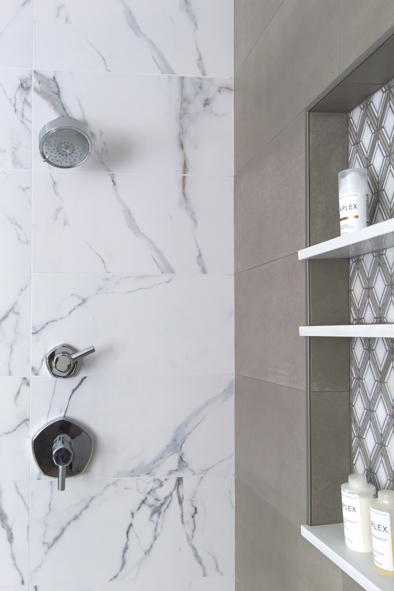 Transitional-Elegance_Primary-shower-tile-niche-Drury-Design-Chicago_Copyright-2025