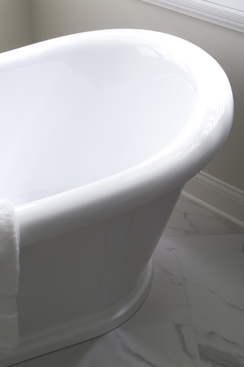 Transitional-Elegance_Primary-tub-Drury-Design-Chicago_Copyright-2025