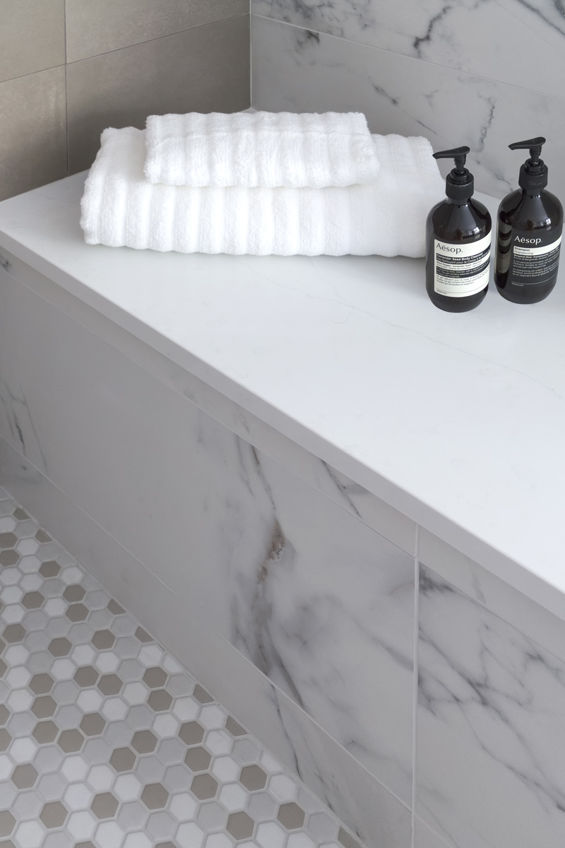 Transitional-Elegance_primary-shower-bench-Drury-Design-Chicago_Copyright-2025