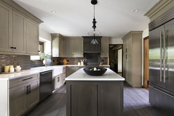 Warm Transitional Kitchen – Carol Stream, IL