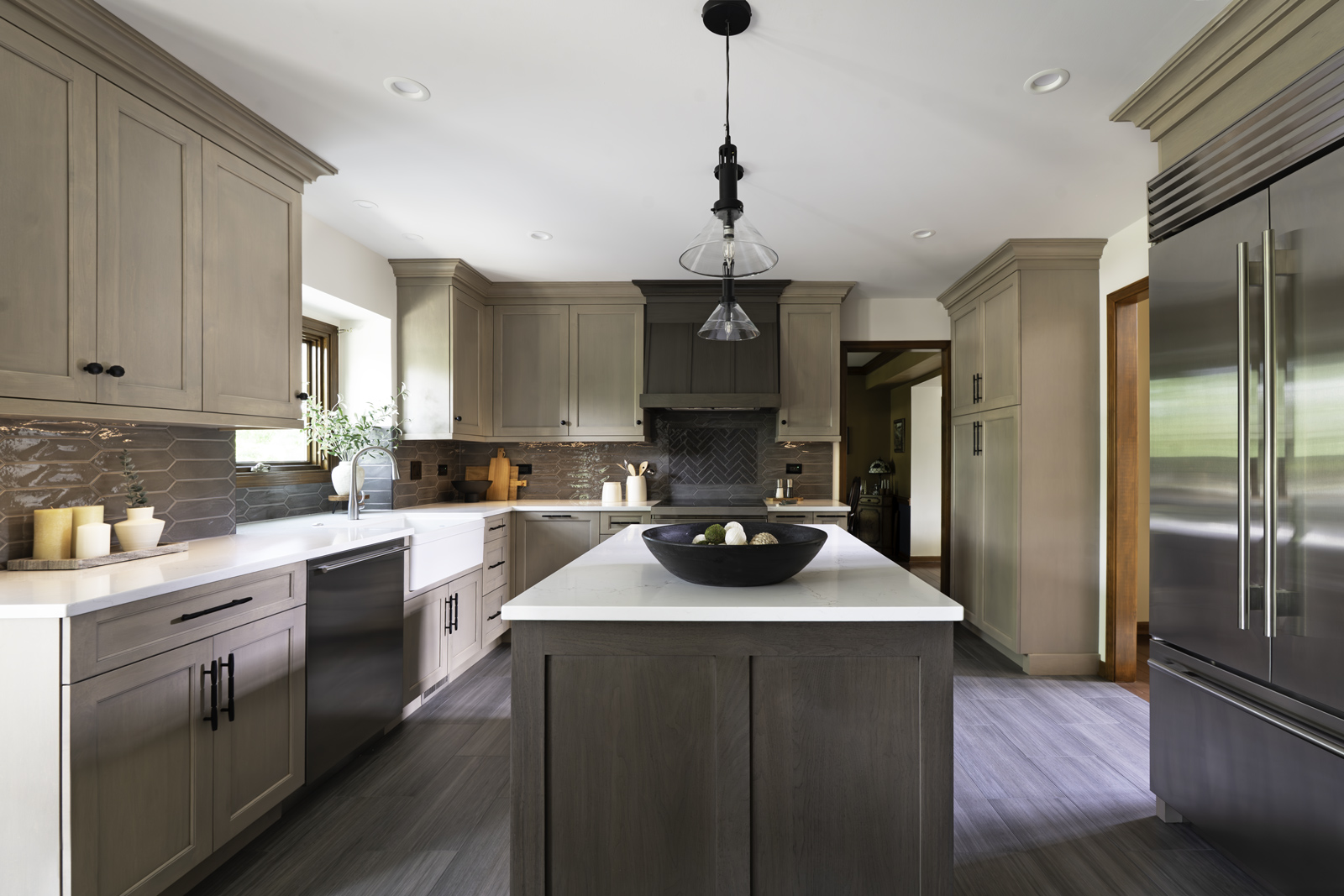 Warm-Transitional-Kitchen_Chicago_Copyright-2025_Drury-Design_c