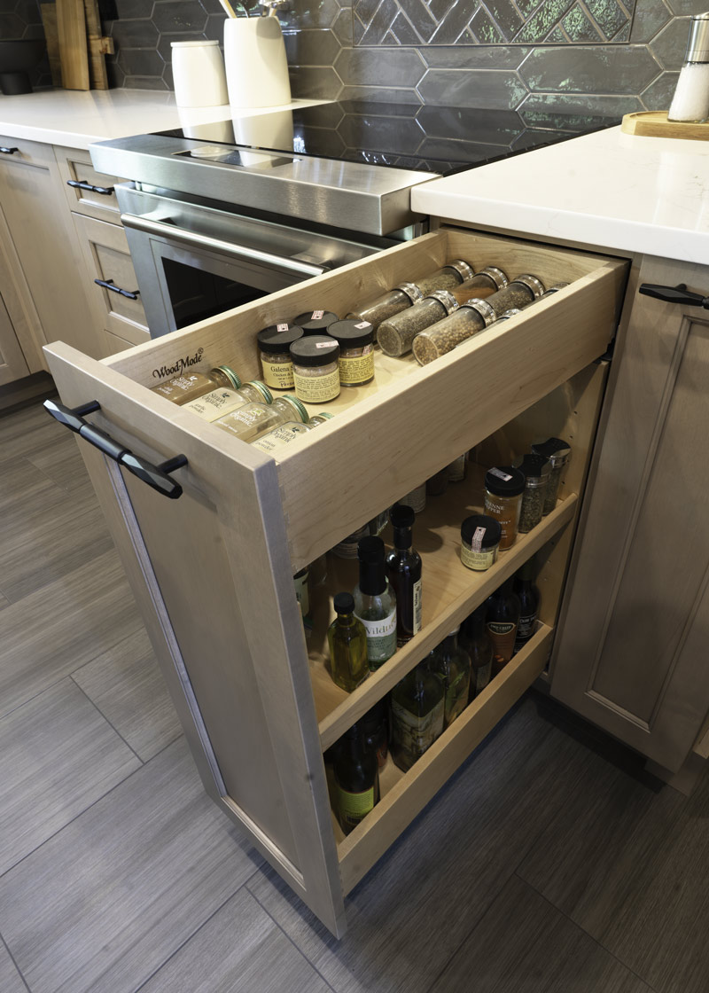 Warm-Transitional-Kitchen_Chicago_Spice-Pullout_Copyright-2025_Drury-Design
