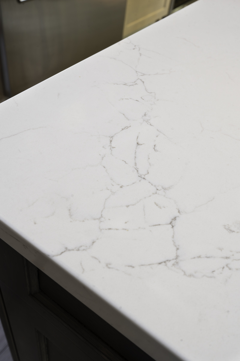 Warm-Transitional-Kitchen_Countertop-Detail_Chicago_Copyright-2025_Drury-Design
