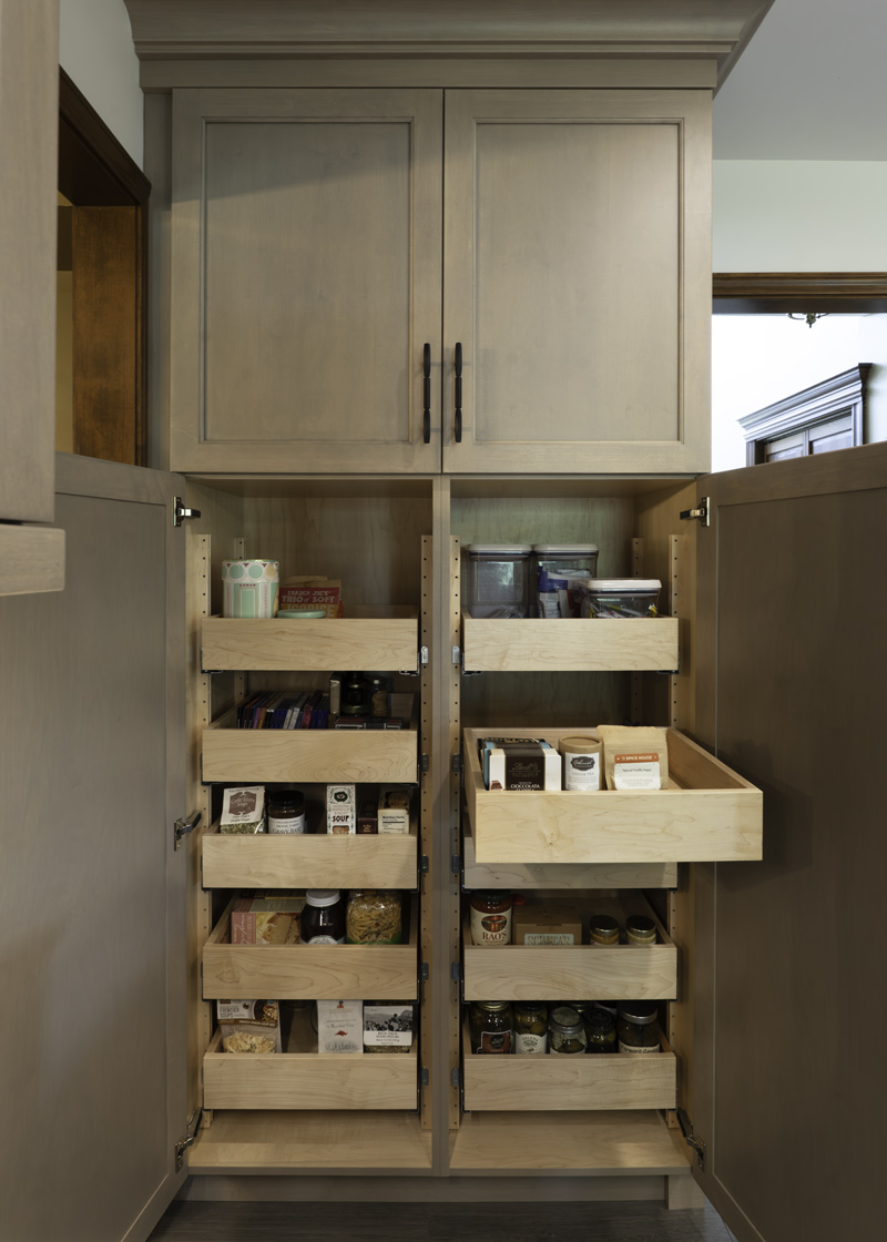 Warm-Transitional-Kitchen_Pantry_Chicago_Copyright-2025_Drury-Design