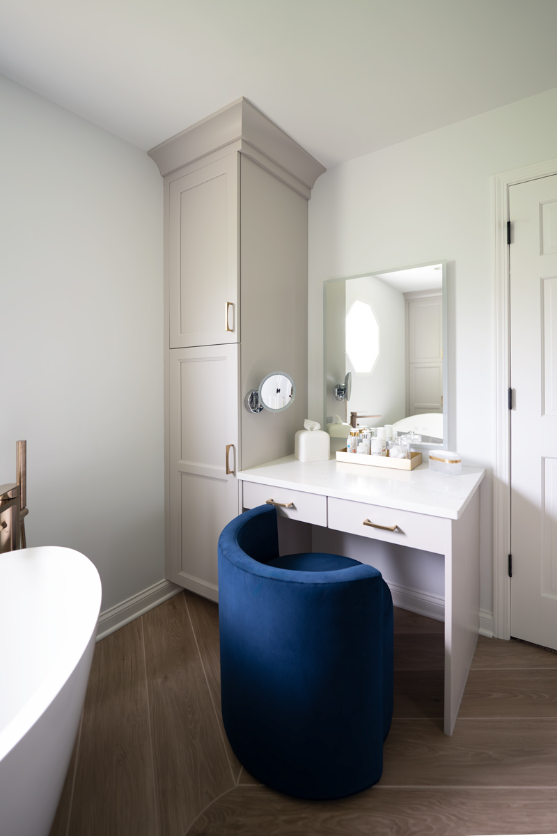 Classic-Meets-Modern-Primary-Bath-Remodel_Copyright-2025_Drury-Design_Chicago_Make-up-station