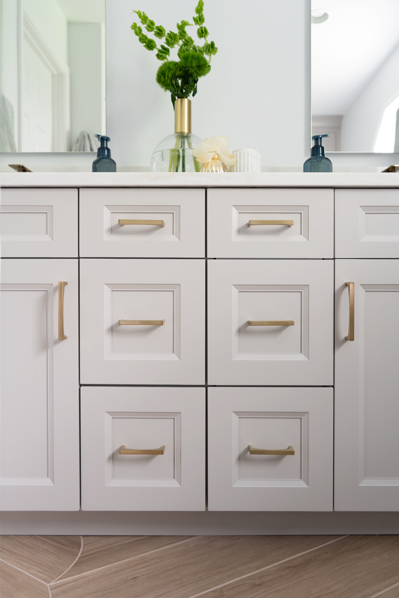 Classic-Meets-Modern-Primary-Bath-Remodel_Copyright-2025_Drury-Design_Chicago_Vanity-cabinetry