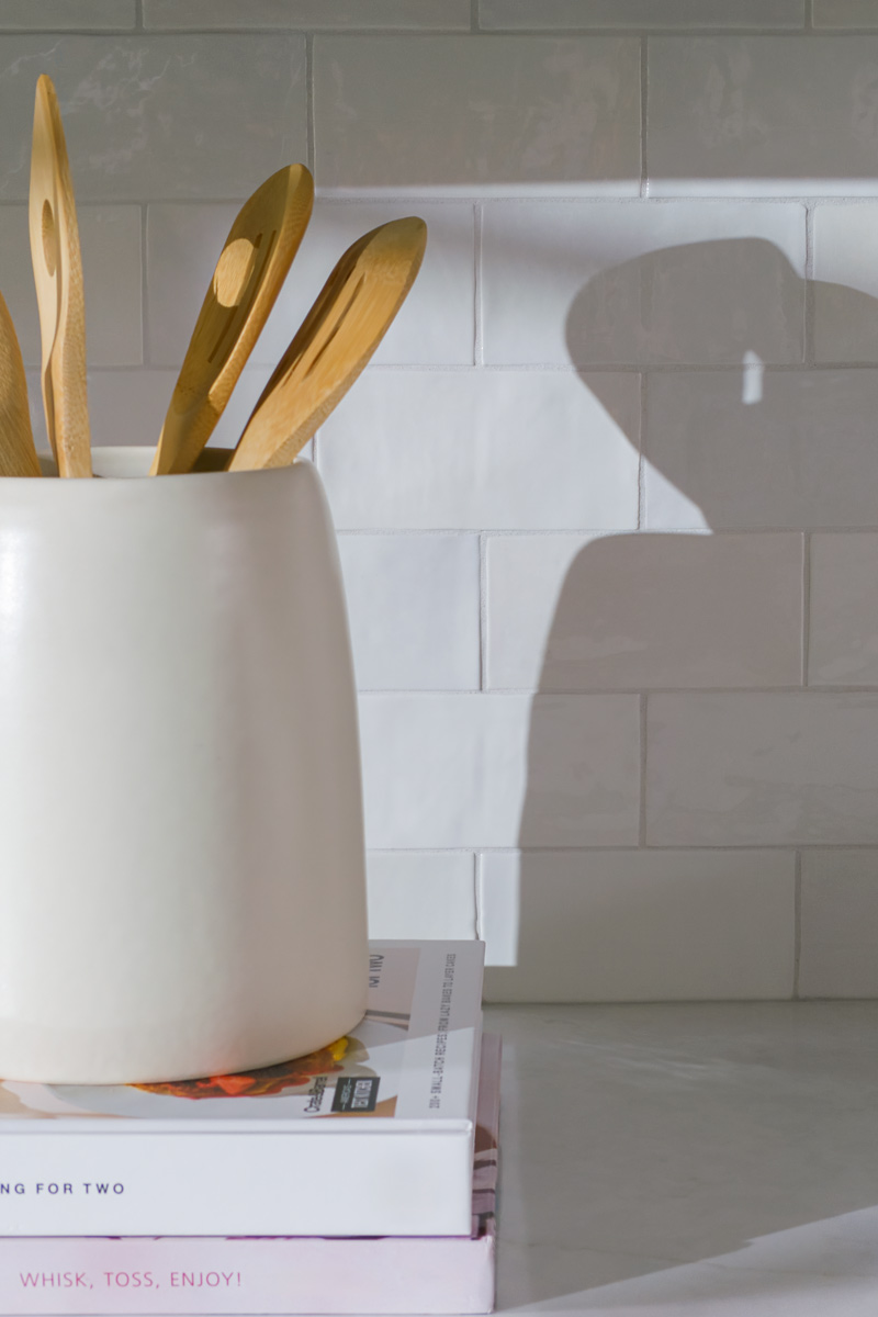 Classic-Revival_Chicago_1920s-Home-Kitchen_Drury-Design_Copyright-2025_Backsplash-Countertop
