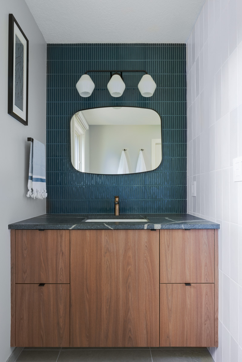 Mid-Century-Modern-Primary-Bath_Separate-Vanity_Copyright-2025_City-Design-Iowa