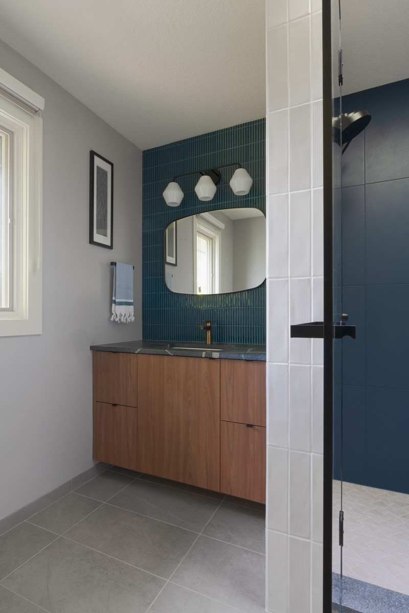 Mid-Century-Modern-Primary-Bath_Vanity-shower_Copyright-2025_City-Design-Iowa