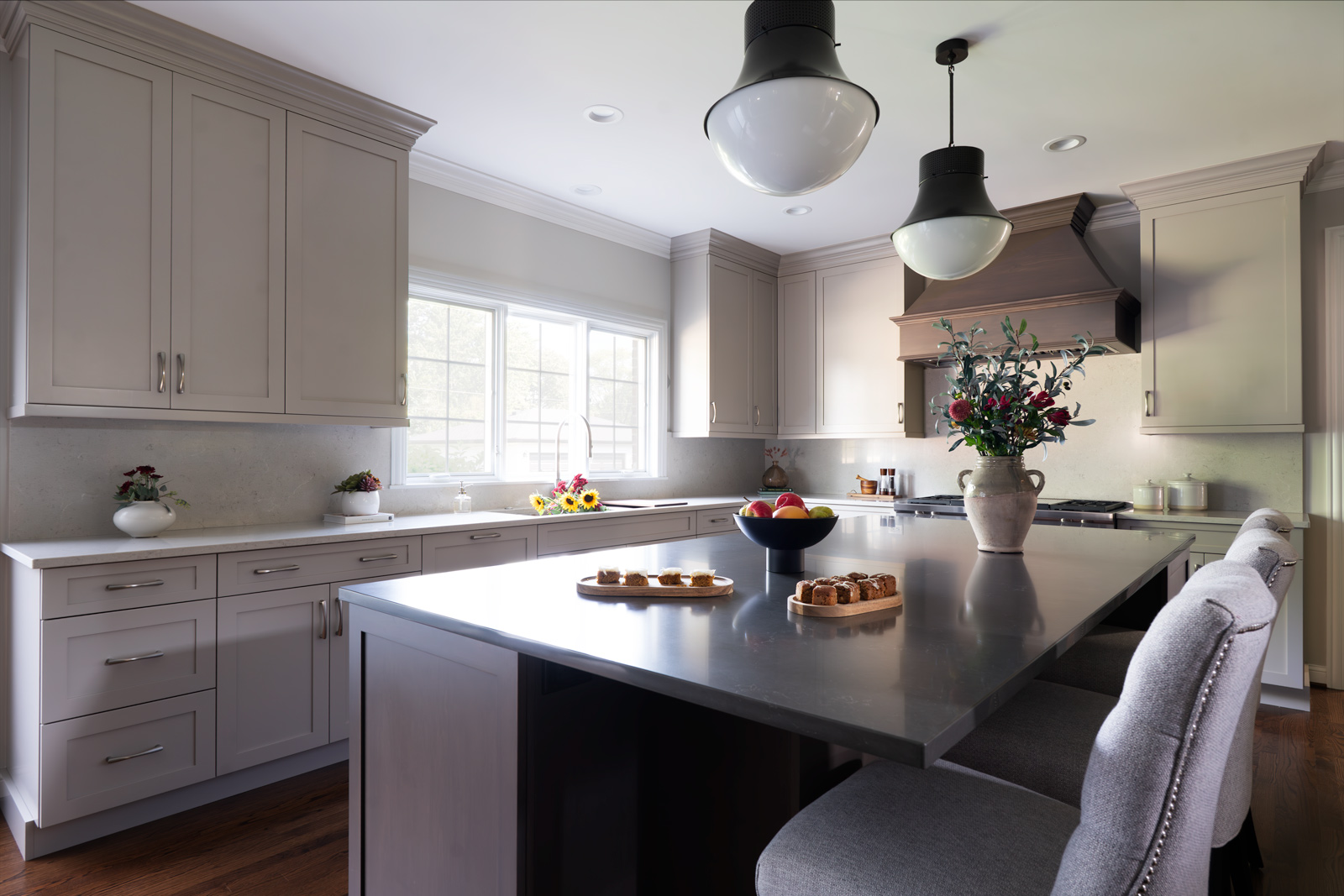 Transitional-Kitchen-with-Wet-Bar-and-Powder-Room-Refresh_Drury-Design_Copyright-2026_Island-Seating