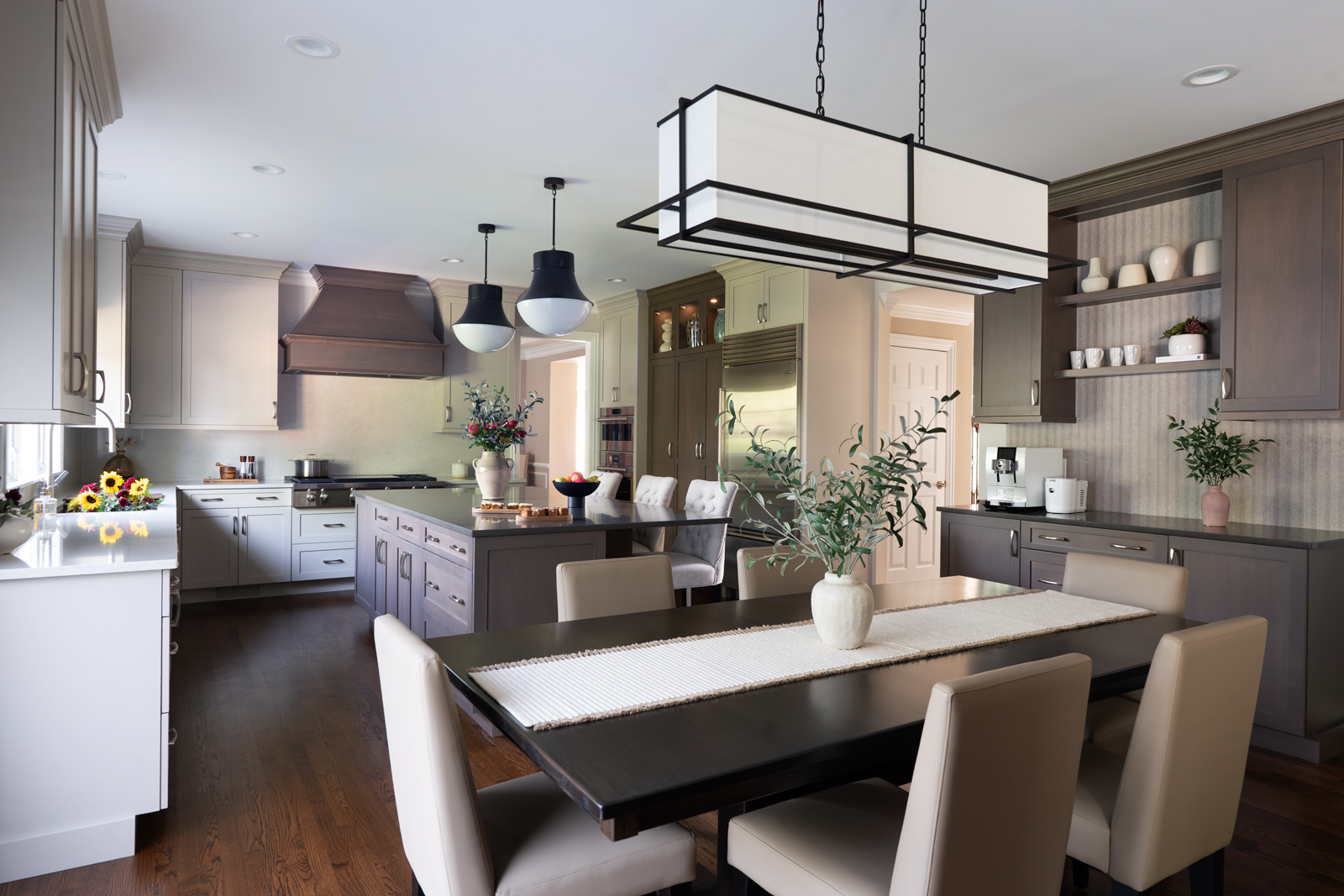 Transitional-Kitchen-with-Wet-Bar-and-Powder-Room-Refresh_Drury-Design_Copyright-2026_Kitchen-Eating-Area