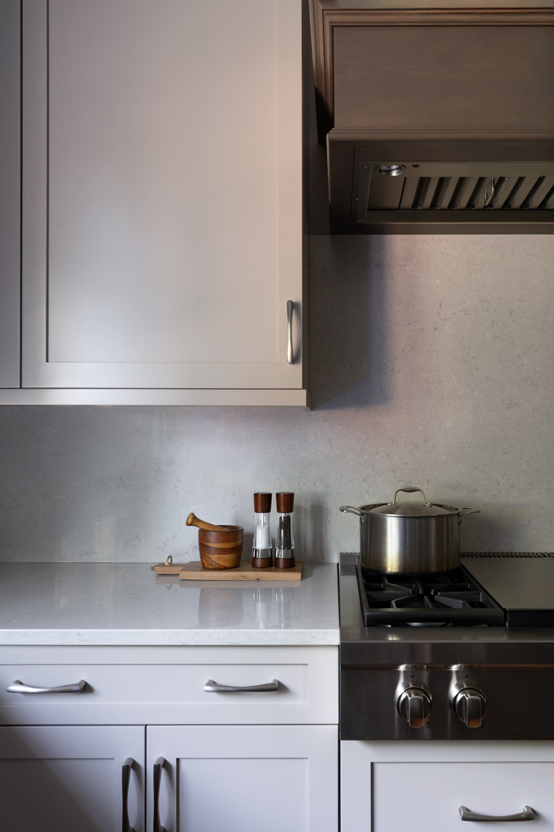 Transitional-Kitchen-with-Wet-Bar-and-Powder-Room-Refresh_Drury-Design_Copyright-2026_Range-Hood